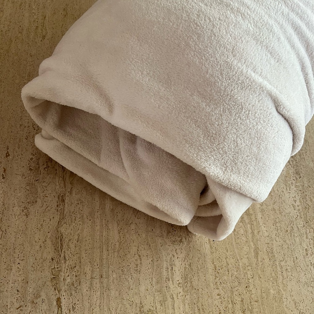 Calvin Klein Blanket - Picture 13 of 13